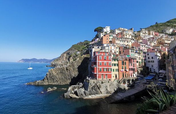 Small Group Day Tour in Cinque Terre and Pisa From Florence