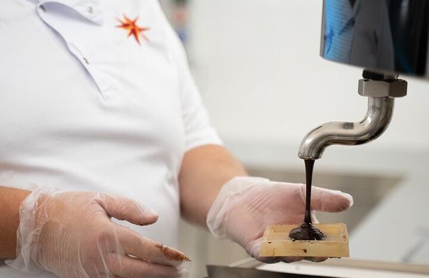 Chocolatier for a day in Modica, raw chocolate BeanToBar