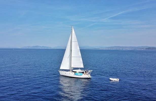 Discovery of Porquerolles by sail with meal on board