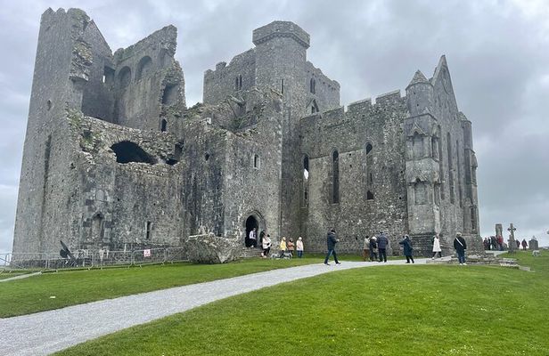 Rock of Cashel, Jameson Distillery & Cobh – Private Luxury Tour