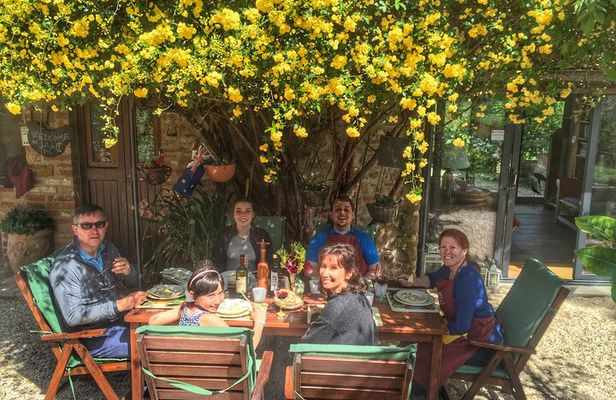 Organic cooking class with a sommelier in an Olive and wine farm