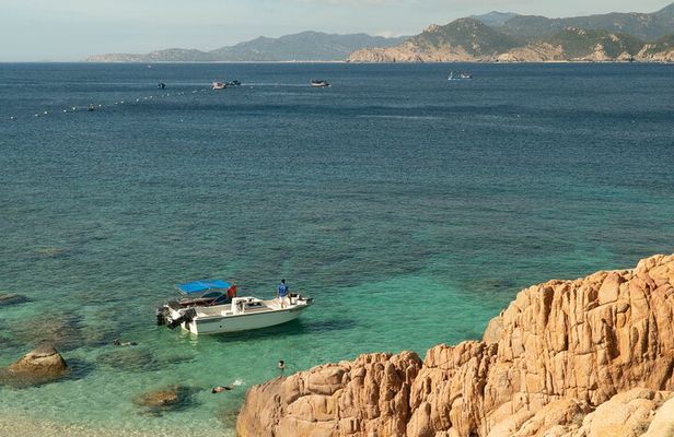 Full Day Private Adventure in Vinh Hy Bay