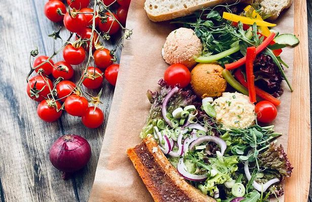  Food Tour in Budapest 5 to 10 Tastings