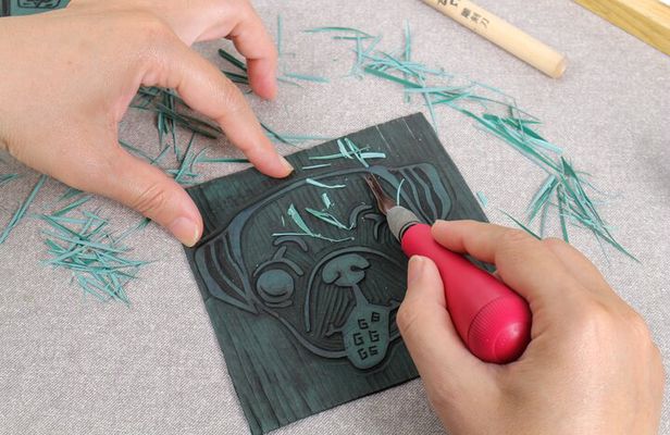 Lino Handmade Carving and Stamp Experience in Hanoi