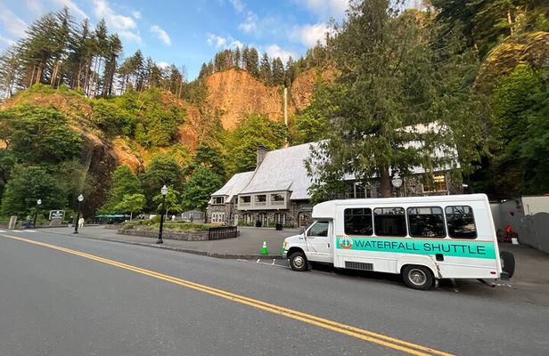 Sunset Tour of Multnomah Falls plus Vista House and Other Falls
