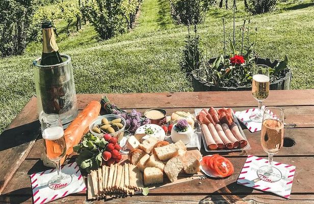Salt Spring Island "Artisan Trail" Hop On Hop Off Tour!