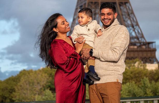 Private Photoshoot with the Iconic Eiffel Tower in Paris