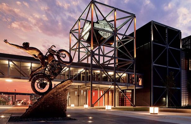 Chicago to Milwaukee:Day Trip with Brewery Tour & City Highlights