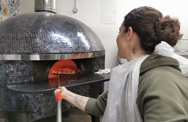 2.5-Hour Authentic Italian Pizza Making Class in Naples