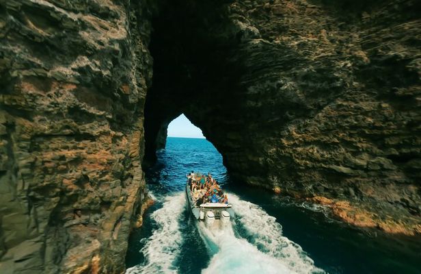 Nā Pali Coast Zodiac Raft Sea Caves Expedition on Kauai