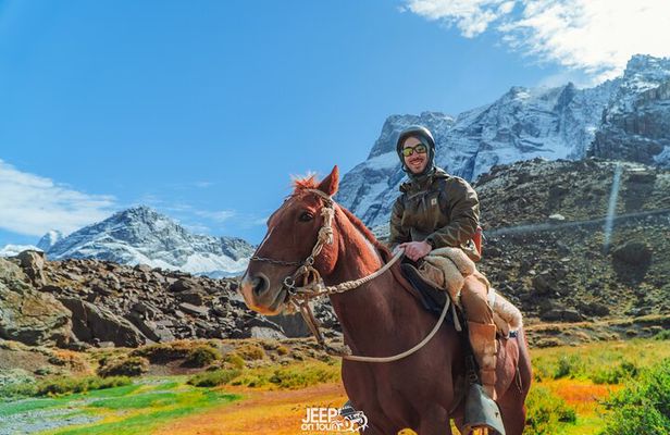 Santiago: Horse riding experience with Chilean BBQ all-included