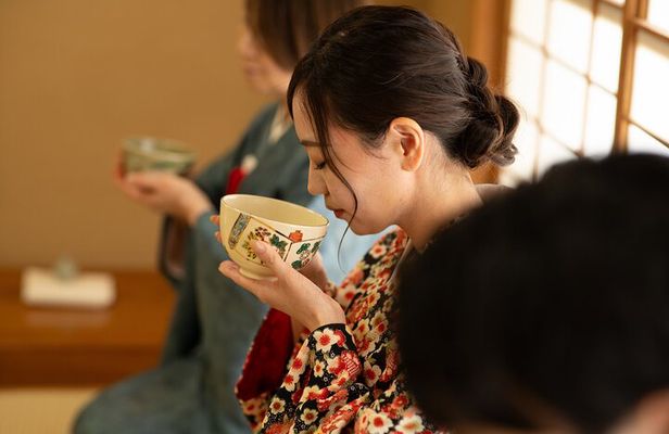 Tea Ceremony Experience in the Sheraton Miyako Hotel Osaka