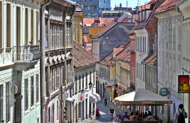 Private Walking Tour of Zagreb with Funicular Tickets