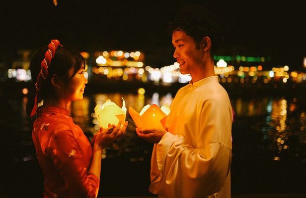 Hoi An Lantern Shop & Boat Photoshoot – Night Experience