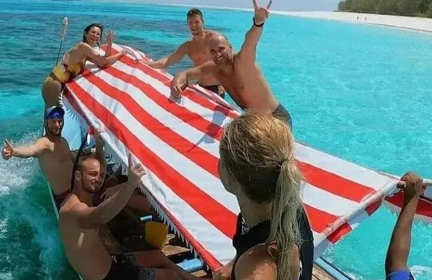 Private Tour to Mnemba Island with Lunch