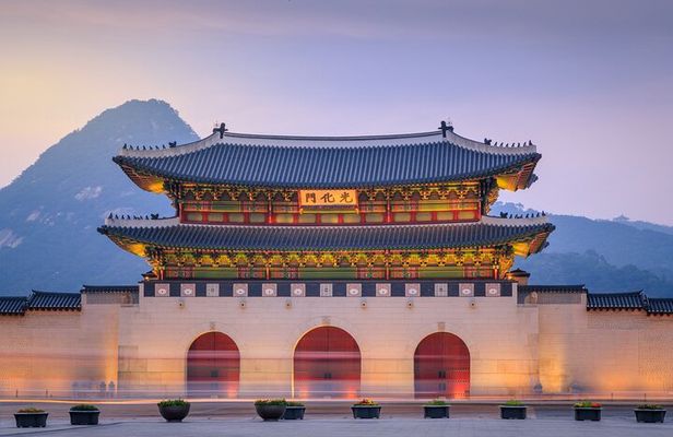 4 Hours Private Walking Tour of Gyeongbokgung