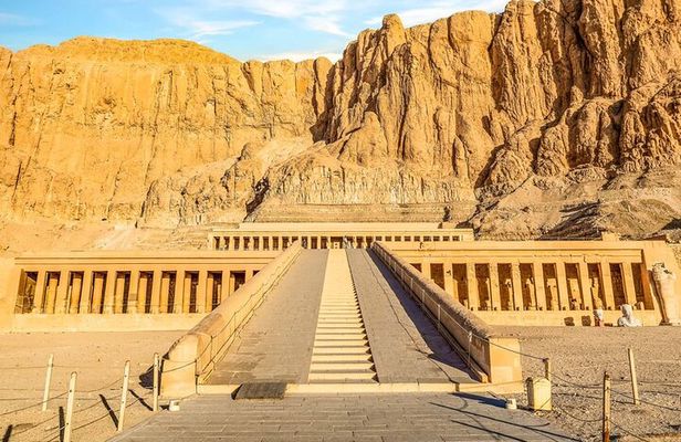 Luxor highlights from Hurghada with Lunch & Transfers (Private)