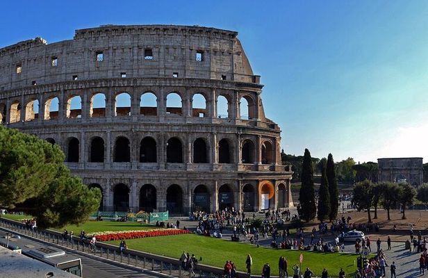Rome: Colosseum, Forum, and Palatine Hill Small Group Tour