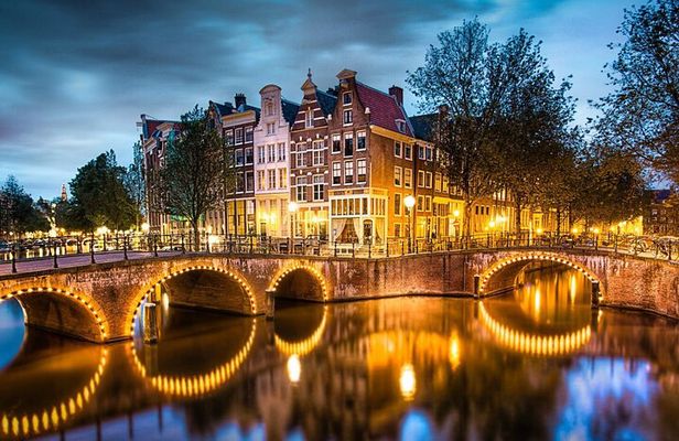 Amsterdam Dinner Cruise With Burger and Drink