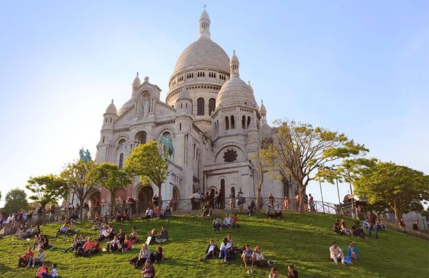 Montmartre Sacre Coeur Tour with Local guide 