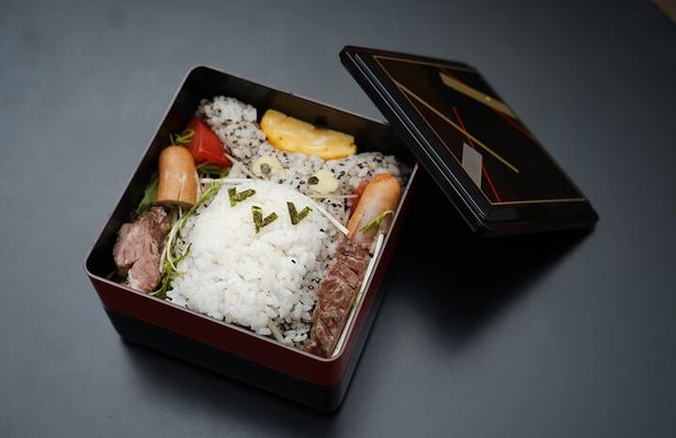 Osaka Market Tour & Cooking Class with Local Expert Masato/Shohei