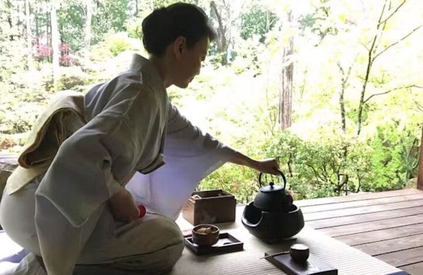 Matcha table tea ceremony experience in Tokyo