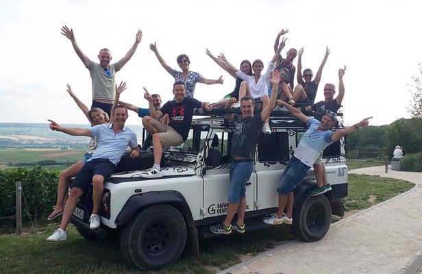 Champagne tasting, panoramic walk in the vineyards