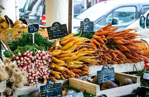 Sunday morning Eiffel Tower Food Market Tour -Max 8 people