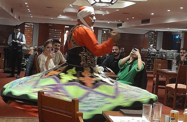 Private Cairo Nile River Dinner Cruise with Live Show & Dinner
