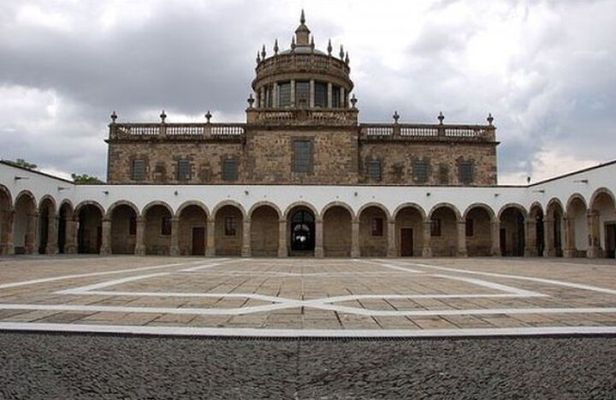 Street Food Tour in  Guadalajara with a Local Guide