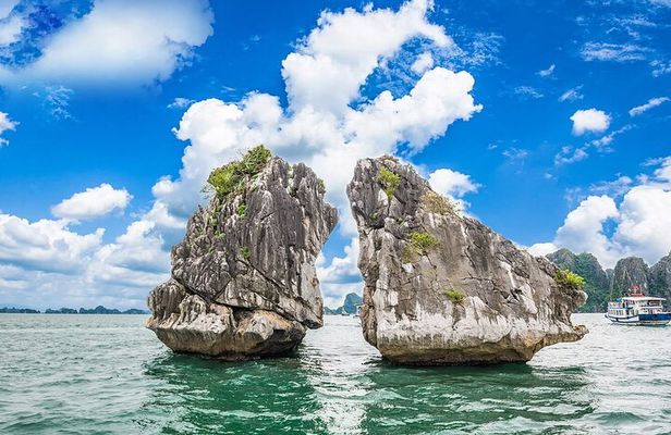 Halong Bay 4 Hour Cruising with Caving, Kayaking and Lunch