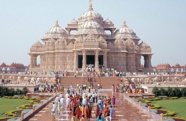 Full Day Abu Dhabi City Tour With Baps Hindu Mandir from Dubai