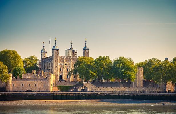 Tower of London Fully Guided Private Tour