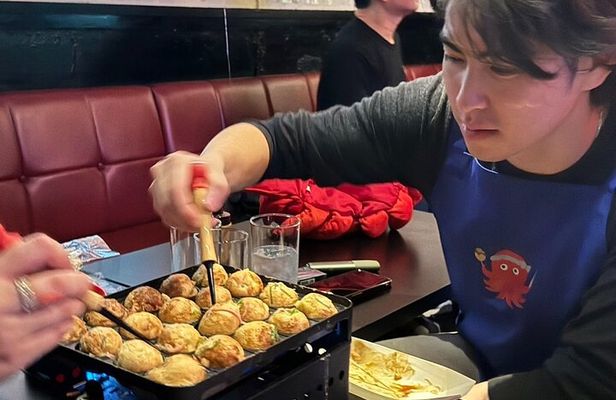 TAKOYAKI Cooking Class with All-you-can-drink in Tokyo, Roppongi