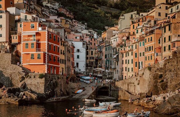 From La Spezia: The Sunset Cinque Terre Boat Tour with Aperitivo