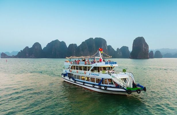 Halong Bay Luxury Cruise Day Tour with Buffet Lunch and Pick Up