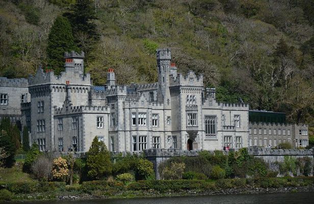 Kylemore Abbey from Dromoland Castle Private Tour