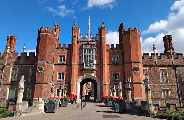 Hampton Court Palace Private Guided Tour 