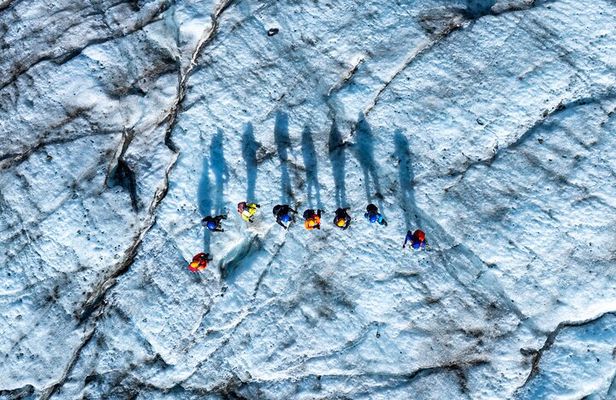 Trekking to Vinciguerra Glacier