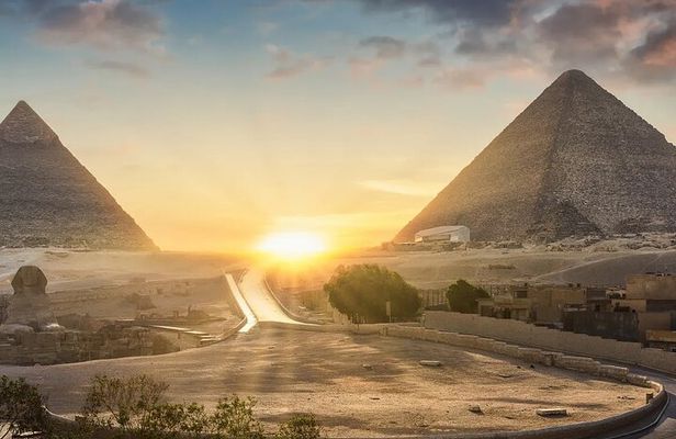 Private Tour to Pyramids ,Sphinx & Egyptian Museum from Hurghada 