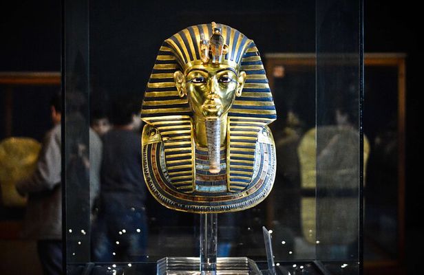 Cairo Day Trip from Hurghada: Pyramids, Egyptian Museum & Lunch