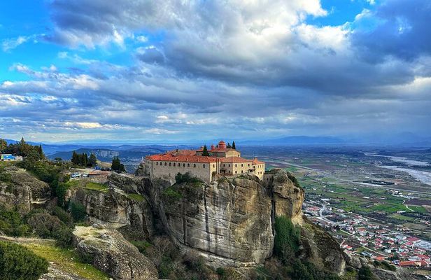 Midday Tour in Meteora from Kalabaka's Train Station