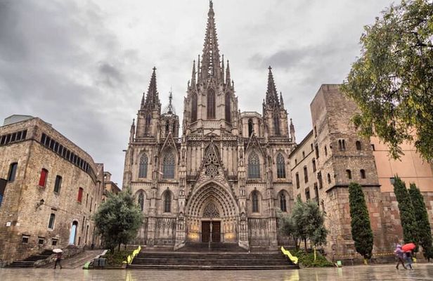 Sagrada Familia & Gothic Quarter Private Tour