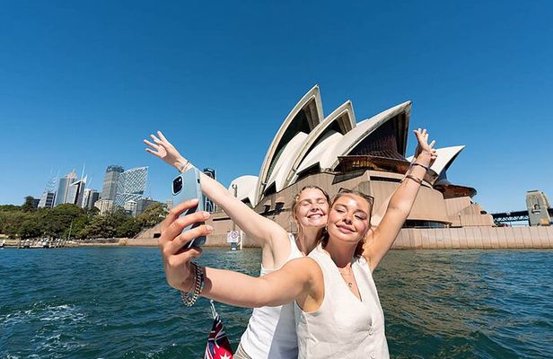 Small-Group All-Inclusive Sydney Harbour Lunch Cruise