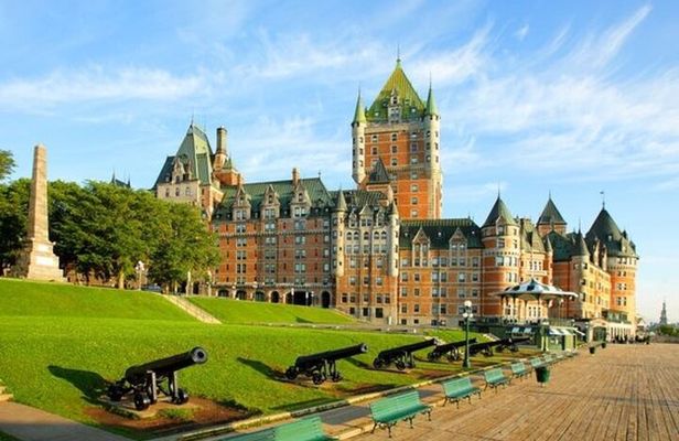 Quebec Private Custom Walking Tour with a Local Guide (Private)