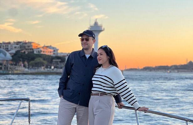 Istanbul Bosphorus Sunset Cruise on the Luxury Yacht