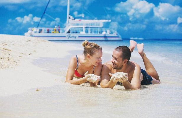 Exciting Catamaran Tour to Isla Mujeres, from Cancún!
