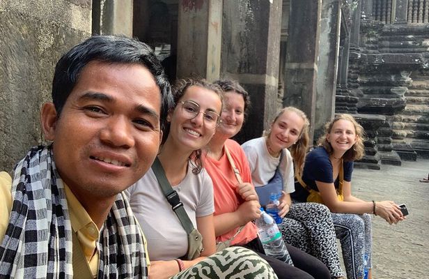 Banteay Srei Temple and Kompong Phluk Village Private Tour