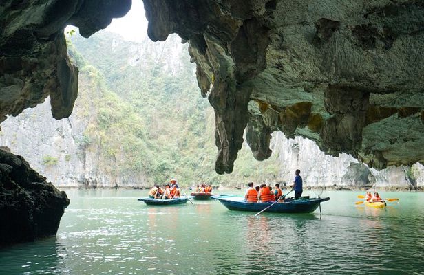 Halong Bay 4 Hours Cruising, Caving, Kayaking and Lunch