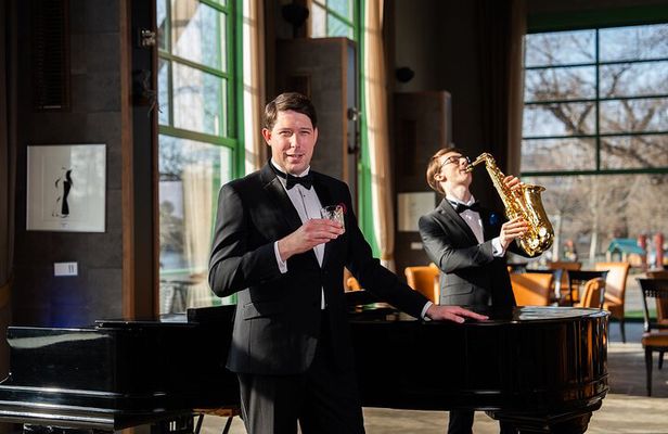 Sinatra Tribute Show and Dinner Experience in Manes